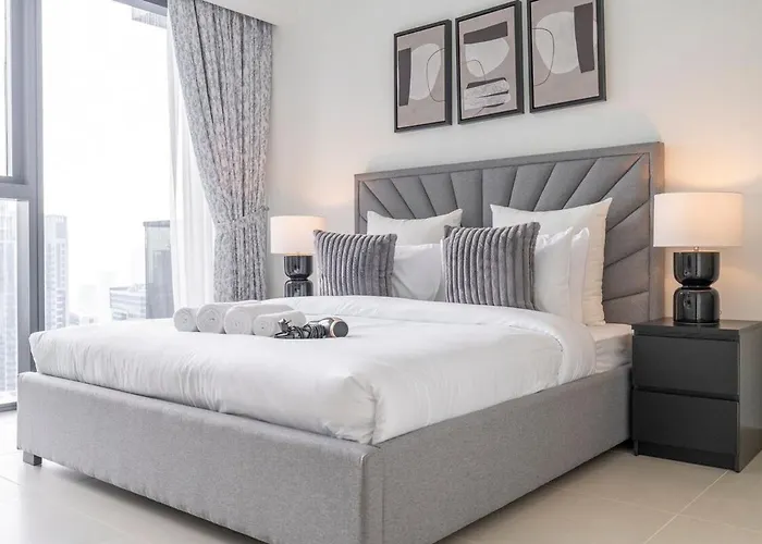 Gorgeous 2-Bedroom In Downtown Dubai, Near Burj Khalifa!