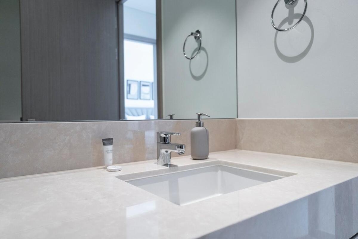 Gorgeous 2-bedroom In Downtown Dubai, Near Burj Khalifa! Appartamento *